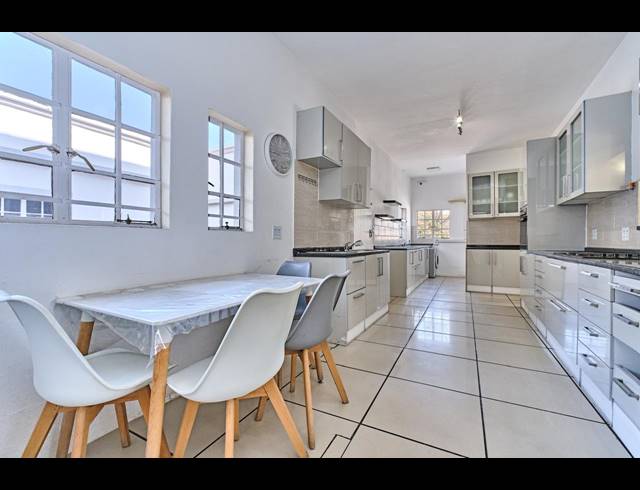 4 BEDROOM HOUSE FOR SALE IN BENMORE GARDENS